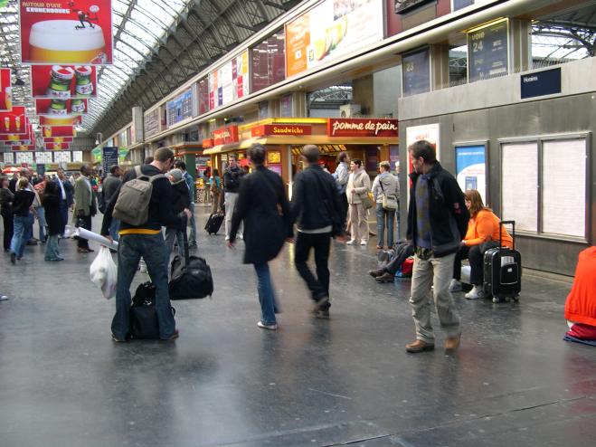  sous la verrière de la gare de l'est